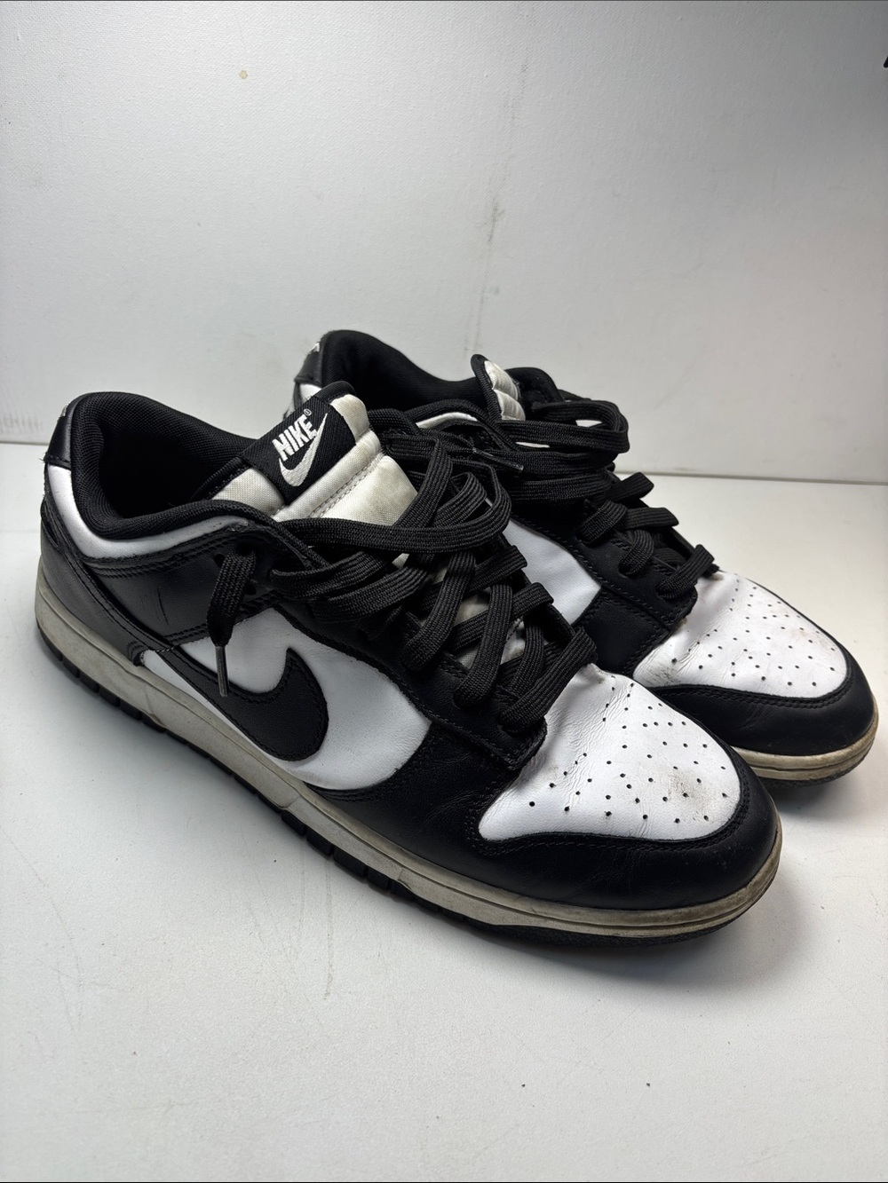 Nike Men’s Black and White Low-Top Sneakers